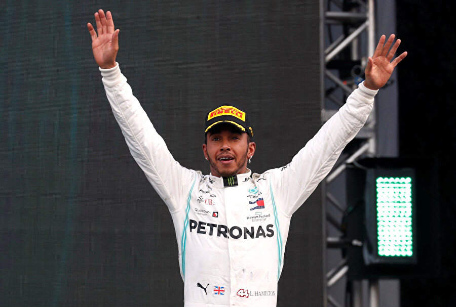 Lewis Hamilton topladığı 381 puanla şampiyonluğunu ilan etti.