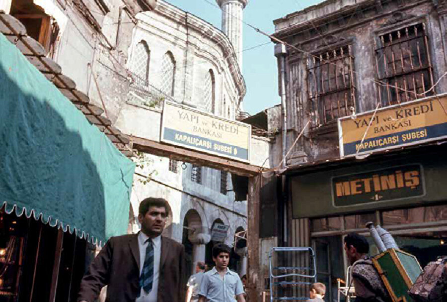 ehrin hiç uyumayacakmış gibi süren illüzyonuna kapılıyorum yine de.
