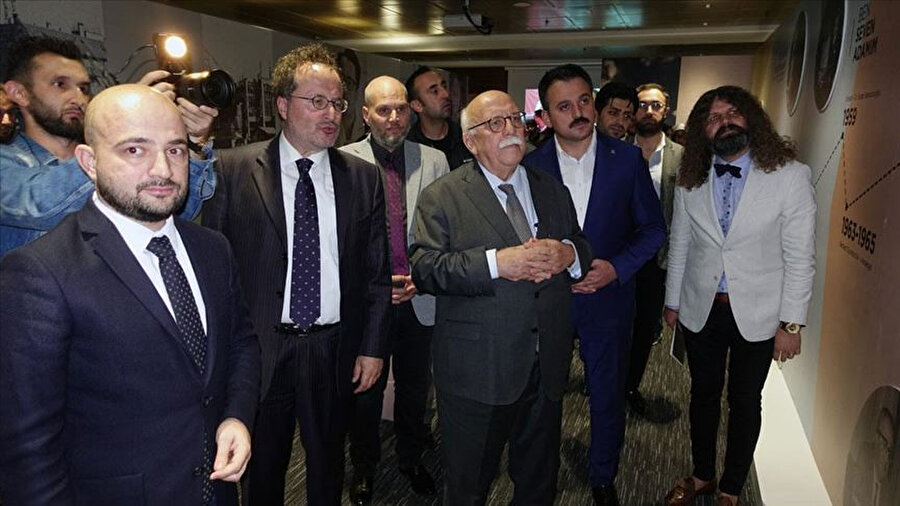 AK Parti Eskişehir Milletvekili Prof. Dr. Nabi Avcı'da sergiye gelen isimler arasındaydı.