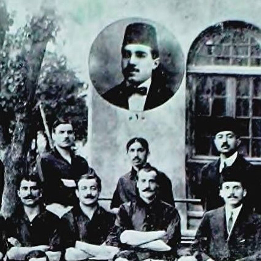 Türk Şiirinin Ufkunda Bir Kuyruklu Yıldız: Emin Bülent Serdaroğlu