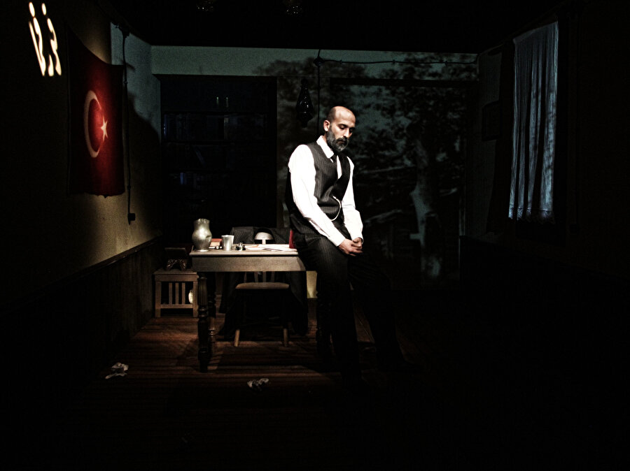 Mehmet Akif Ersoy'un Milli Mücadele'ye katkıları ve yazarlık yönü anlatılıyor.