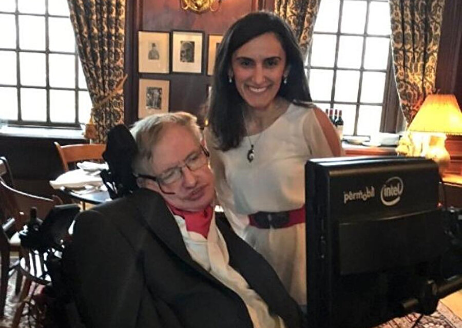 Dağdeviren, fizik profesörü Stephan Hawking ile hayatını kaybetmeden tanışma fırsatı bulmuştu