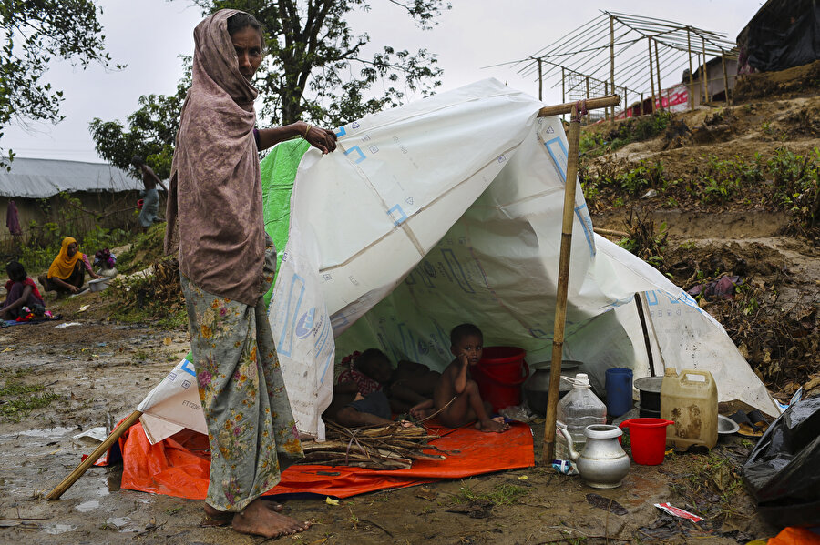 Bir Rohingya’nın beton ev yapması yasaktır.(Fotoğraf: Erhan İdiz)