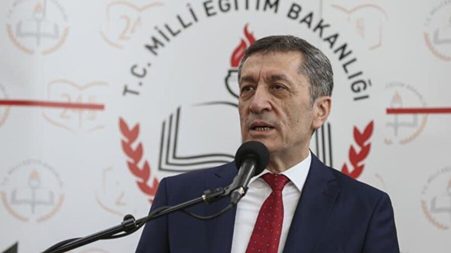 Milli Eğitim Bakanı Ziya Selçuk.