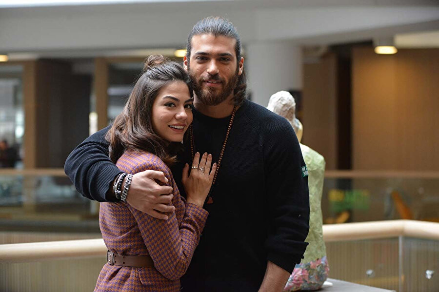 Erkenci Kuş dizisinin başrol oyuncuları Demet Özdemir, Can Yaman. 