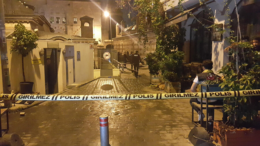 Olay, Beyoğlu'nda bir ara sokakta meydana geldi.