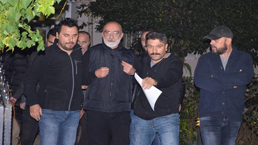 Ahmet Altan dün çıkarılan yakalama kararının arından gözaltına alınmıştı.