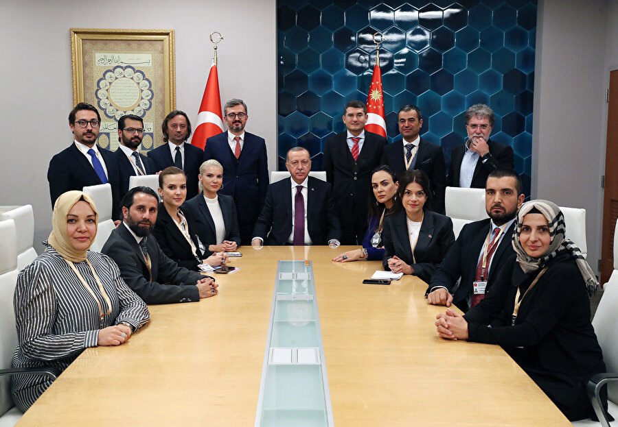 Cumhurbaşkanı Erdoğan, aralarında Yeni Şafak gazetesi Genel Yayın Yönetmeni İbrahim Karagül'ün de bulunduğu gazetecilerin sorularını cevapladı.