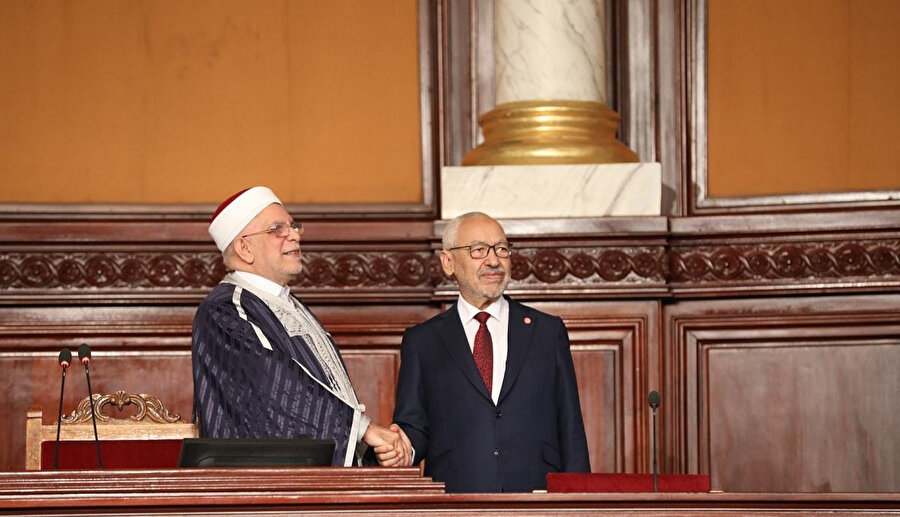 Râşid Gannûşî, görevi -yine Nahda üyesi olan- Abdulfettah Mûrû'dan devraldı.