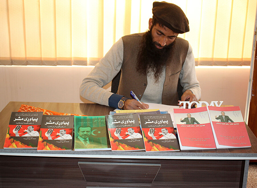Afgan Yazar Cumhurbaskani Erdogan Hakkinda Kitap Yazdi Yasadigi Ilde Meshur Oldu