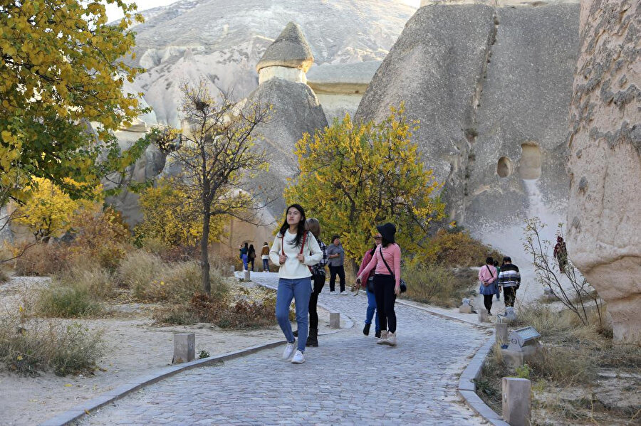 Kapadokya'yı her yıl yabancı turistler ziyaret ediyor. 