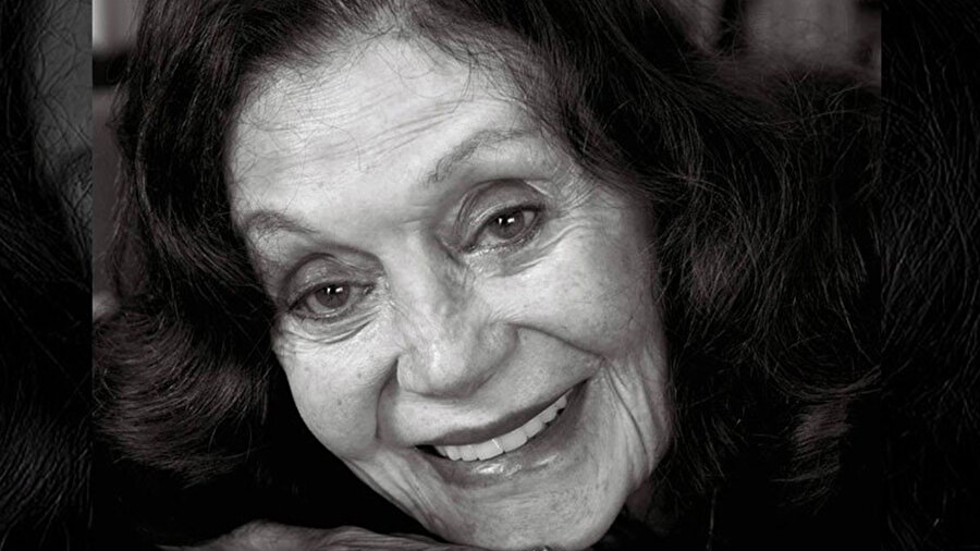 Yıldız Kenter.