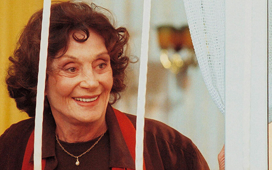 Yıldız Kenter.