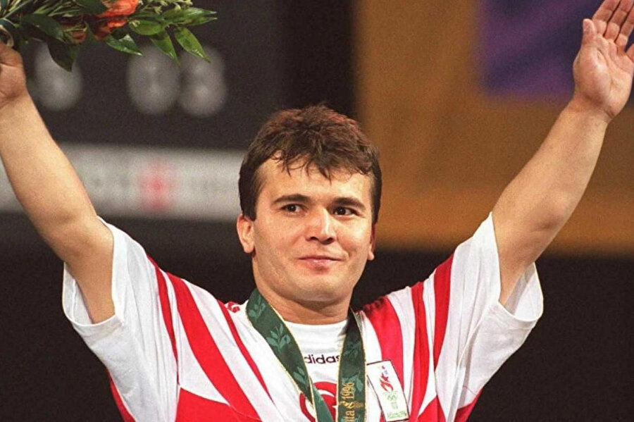 Naim Süleymanoğlu.