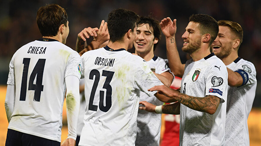 İtalya Milli Takımı, 9 maçta 9 galibiyetlik eleme performansı ile gittiği EURO 2020'de 'saha avantajını' da cebine koymuş durumda. 