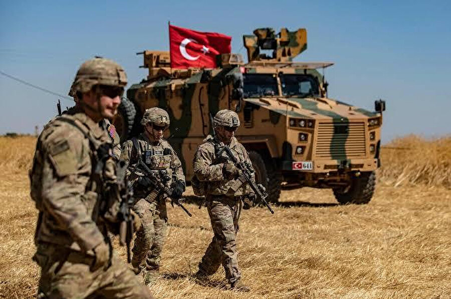 Türkiye'nin güvenli bölge oluşturmak amacıyla Fırat'ın doğusuna yönelik harekatı saat 16.00'da Resulayn'daki YPG hedeflerinin vurulmasıyla başlamıştı...