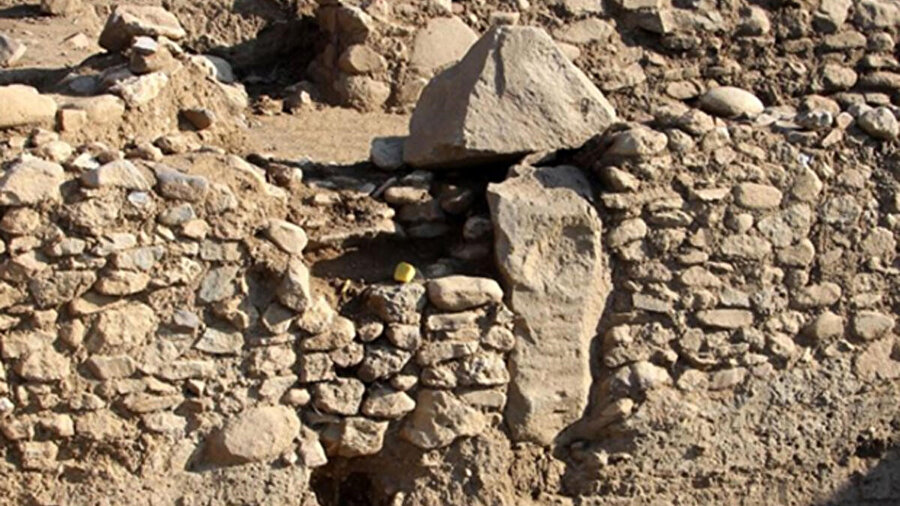 Uğurlu-Zeytinlik Höyüğü'nde çıkarılan anıt.