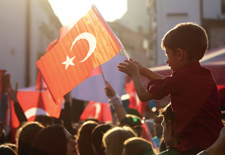 Üsküp Murat Paşa meydanında Türkiye’ye Destek Mitingi düzenledi.