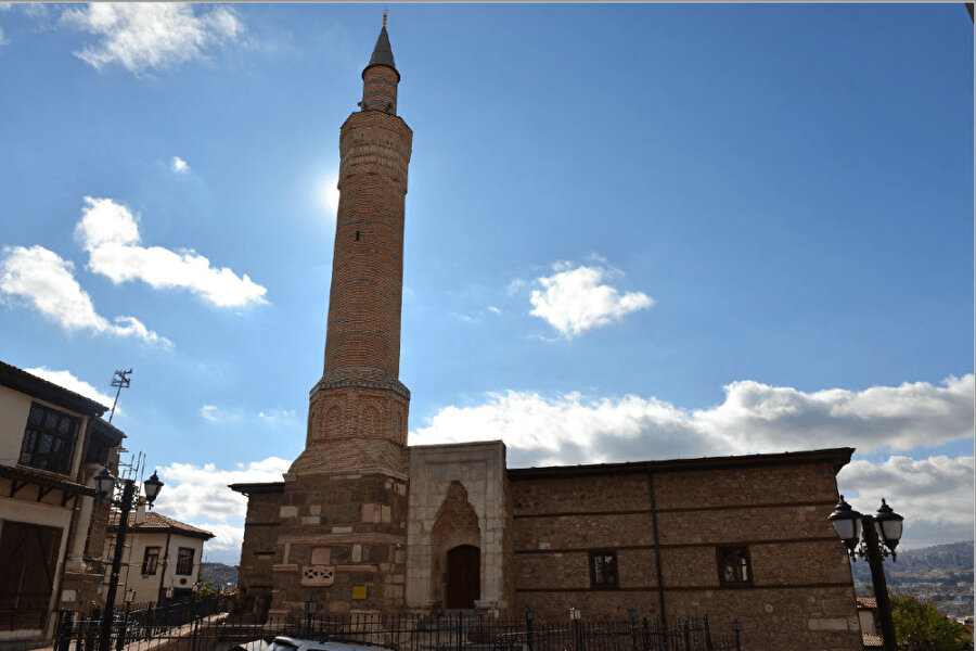 Ahi Şerafeddin Camii