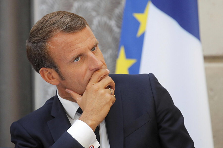 Fransa Cumhurbaşkanı Emmanuel Macron, sarı yeleklilerin gösterilerinin başlamasına neden olan akaryakıt zamları konusunda hata yaptığını itiraf etti