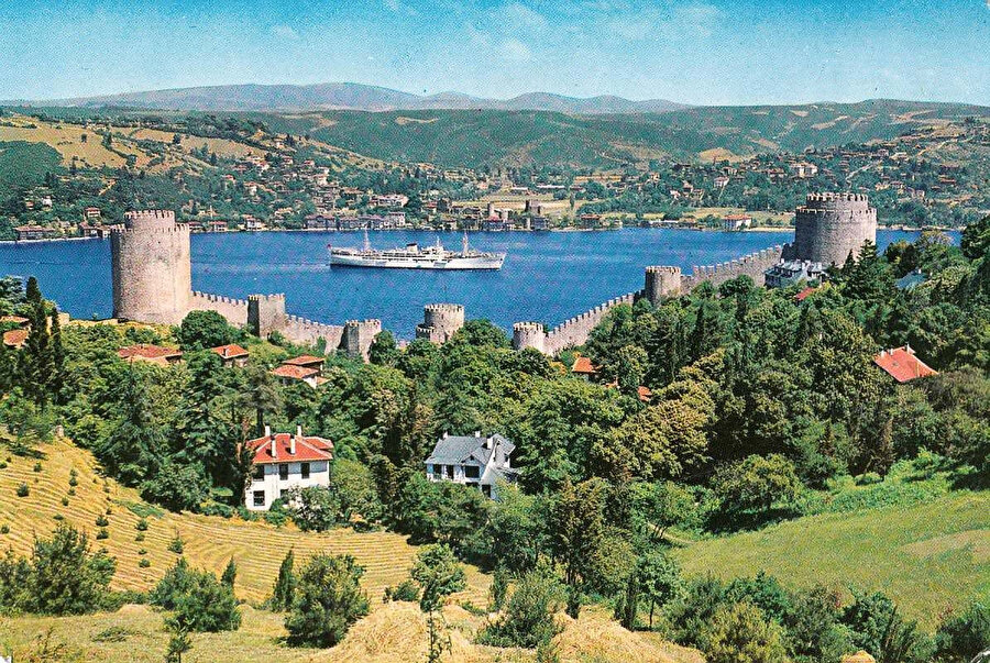 Rumeli Hisarı’ndan bakılınca çok değil, 40-50 sene önce Beykoz sırlarına tek tük serpilen evler yeşil çayırlar arasında güçlükle seçiliyordu.