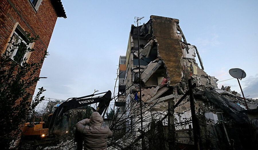 Deprem sonrası çok sayıda evde ciddi maddi hasar meydana geldi.