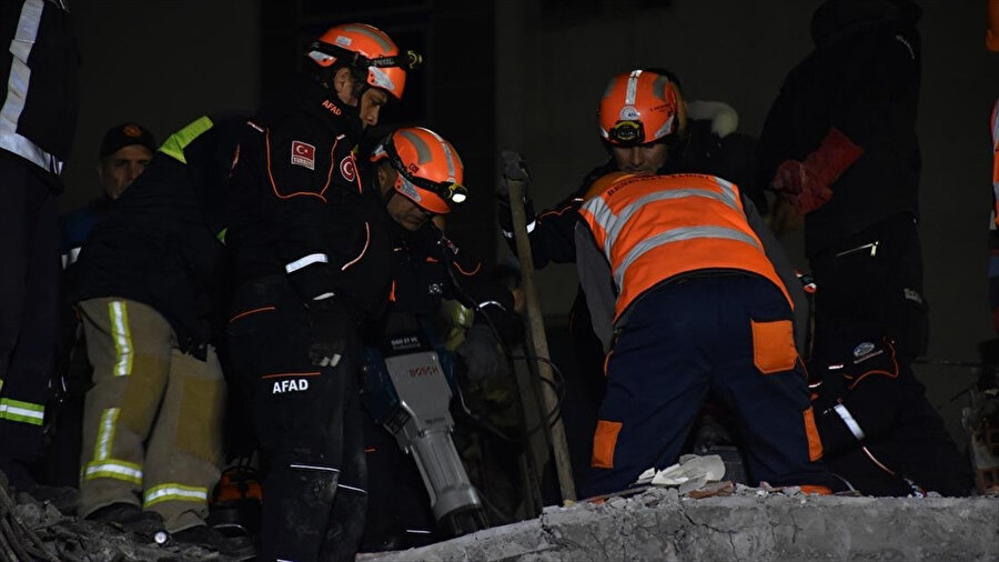 AFAD ekibi depremin ardından yardım çalışmaları için Arnavutluk'a ulaştı.
