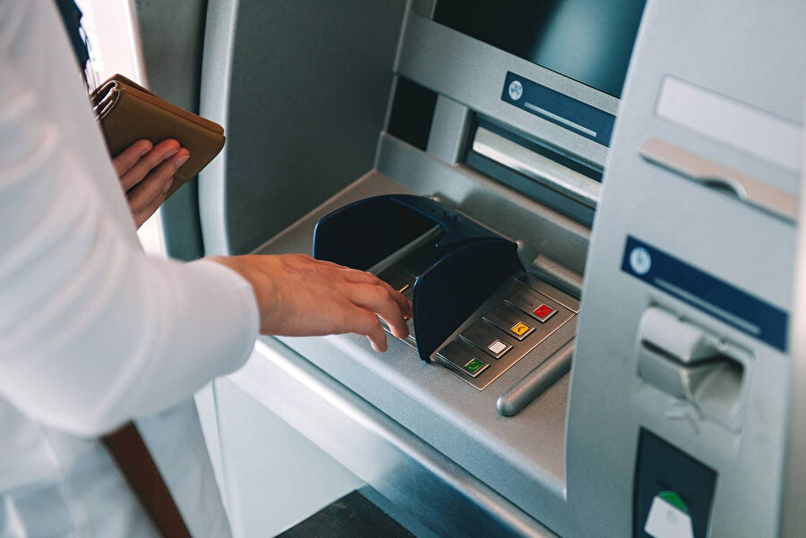 Bankalar, ATM’den günlük limitin üzerinde para çekiminde 4 ile 6 TL arasında ücret alacak.