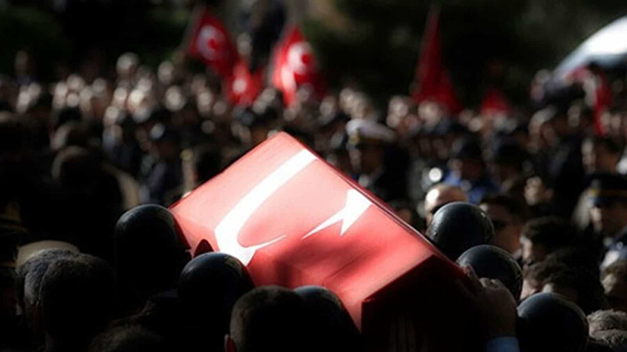 İçişleri Bakanlığı: Hakkari'de yıldırım düşmesi sebebiyle iki askerimiz şehit olmuştur.