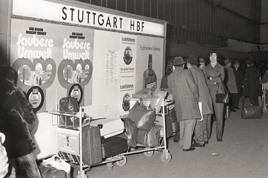 Stuttgart Garı’nda yabancı işçiler...
