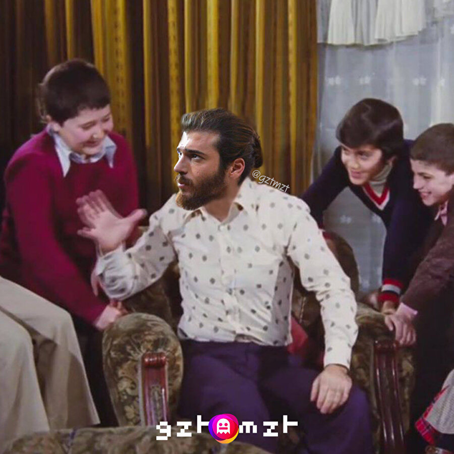 ​Geçen gün İtalya’dayım bi baktım 200 kişi üzerime saldırıyor kaslarımı kullanıp aradan bi sıyrıldım herkes şok... Eee Can Yaman olmak böyle bir şey