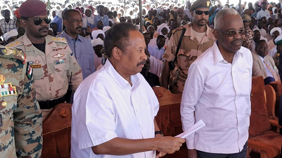  Başbakan Abdullah Hamduk, yeni yasanın “Sudan halkının onurunu” korumayı hedeflediğini söyledi.