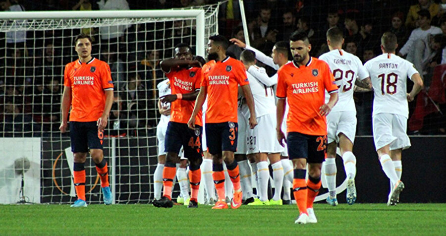 Medipol Başakşehir,Roma'ya 3-0 yenildi.