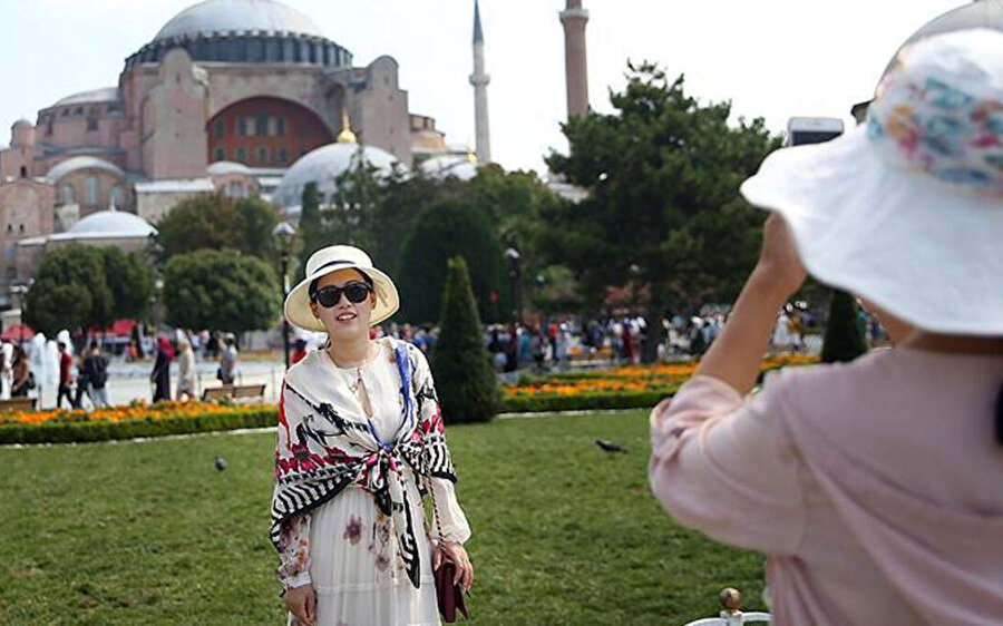Türkiye'ye yılın 10 ayında 40 milyon 719 bin 786 yabancı ziyaretçi geldi.