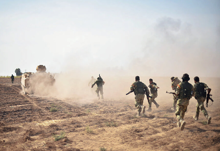 Barış Pınarı’nın muhatapları her mecrada öfke kusadursun, Suriye’de adrese teslim mesajlar PKK/YPG’den geldi.