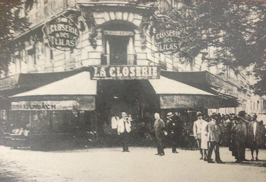 Yahya Kemal'in Paris’te sürekli oturduğu "Closerie des Lilas / Leylak bahçesi" isimli kafe.
