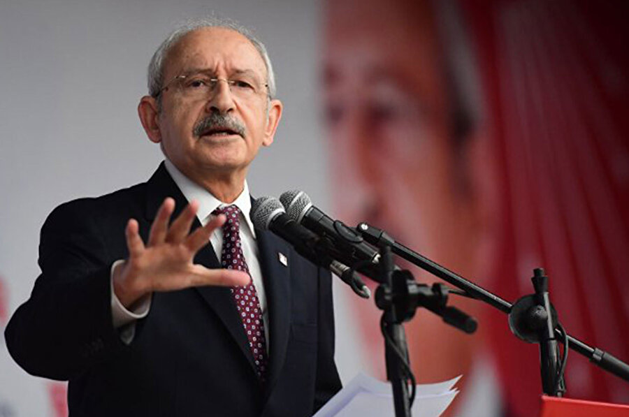 Kemal Kılıçdaroğlu, 22 Mayıs 2010 tarihinde yapılan 33. Olağan CHP Kurultayı'nda, 1249 delegeden 1200'ünün imzasını alarak ve tek aday olarak girdiği kurultayda geçerli 1189 oyun tamamını alarak CHP'nin 7. Genel Başkan'ı olmuştu.