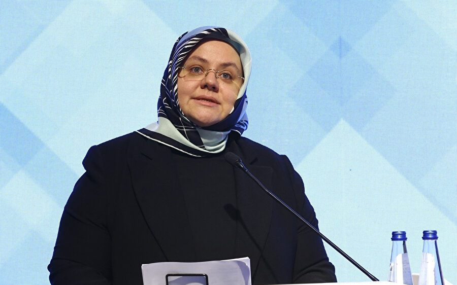 Aile, Çalışma ve Sosyal Hizmetler Bakanı Zehra Zümrüt Selçuk.