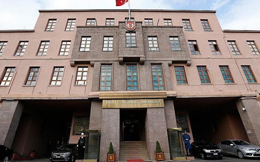 Milli Savunma Bakanlığı, sosyal medya üzerinden Tel Abyad'daki gelişmelere ilişkin bilgi veriyor.