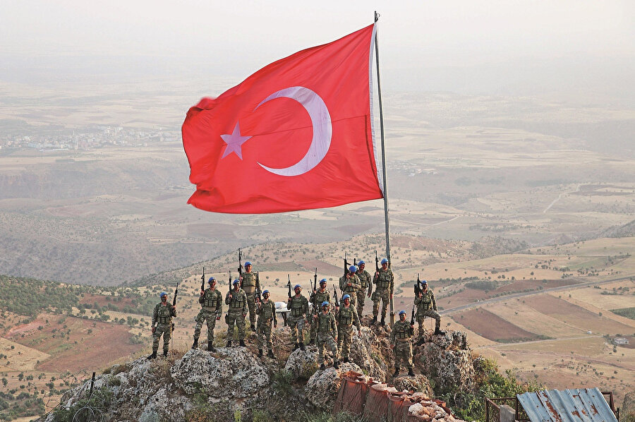 Türkiye’nin silahlı insan gücü 710 binleri geçmiş durumda. 400 bini aşkın sivil ise seferberlik durumunda orduya katılabilecek kapasitede.