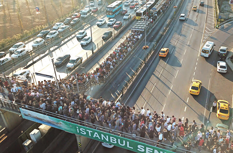 Şu gariban(!) insanların iç sesini bir hoparlöre verseniz de Ekrem bey kendisiyle bir kucaklaşsa.
