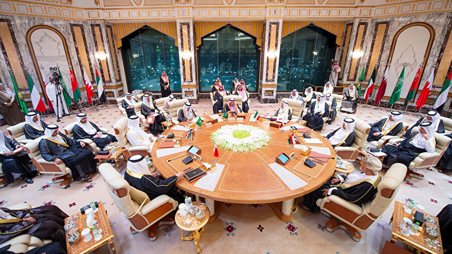 Bölgede İran'ın etkisini azaltmak için Mayıs 2019'da Mekke'de toplanan Körfez İşbirliği Konseyi Zirvesi'ne Katar katılmamıştı.