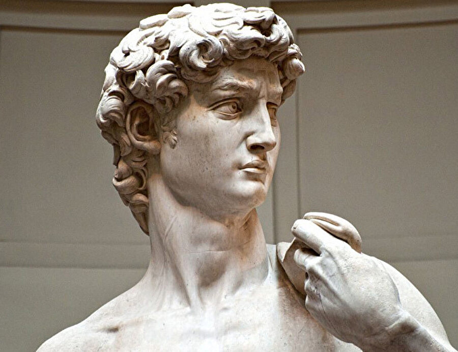 Michelangelo’ya Davut heykelinin nasıl çıktığı sorulduğunda: “O zaten kayanın içinde saklıydı, ben sadece fazlalıkları attım” der.