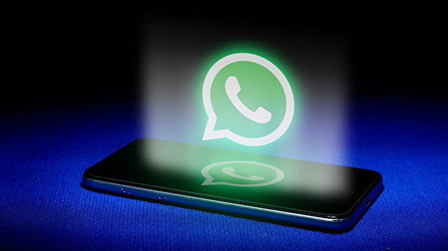 WhatsApp, reklam şirketleri, firmalar ve haber kanalları gibi kuruluşların toplu mesajlarla kullanıcıları rahatsız etmesine engel olmak için bu özelliği yasaklıyor.