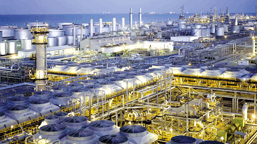 Suudi Arabistan milli petrol şirketi Aramco, ulaştığı piyasa değeriyle dünyanın en değerli şirketi unvanını Apple'ın elinden aldı