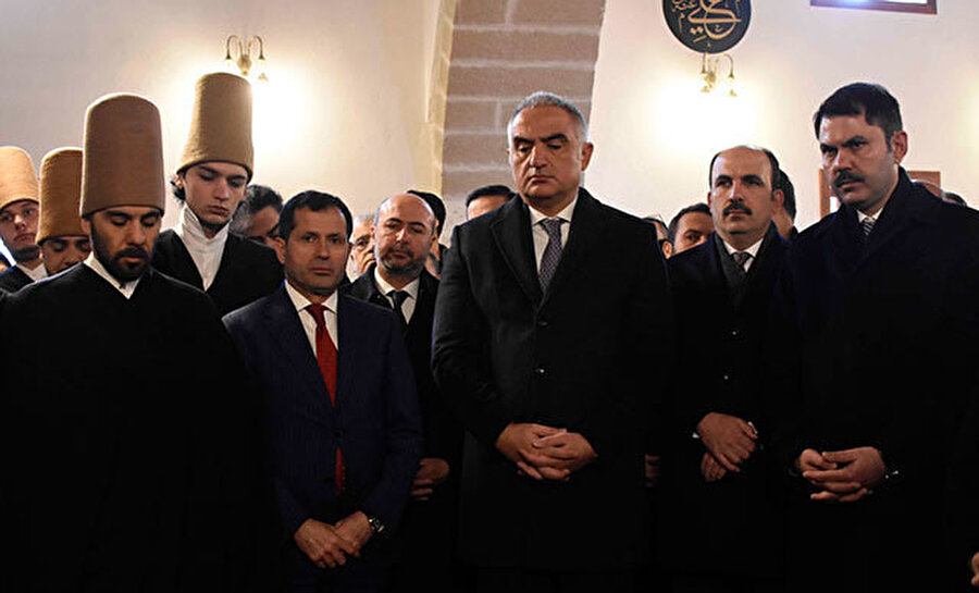  Törene, Çevre ve Şehircilik Bakanı Murat Kurum, Kültür ve Turizm Bakanı Mehmet Nuri Ersoy ile Mevlana'nın 22'nci kuşak torunu Esin Çelebi Bayru katıldı. 
