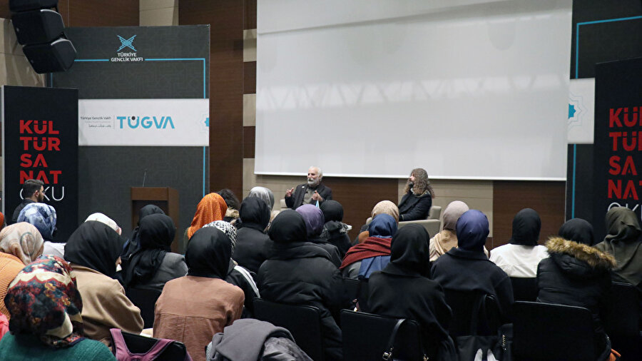 Hasan Kaçan, Türkiye Gençlik Vakfı tarafından düzenlenen etkinliğe katıldı.