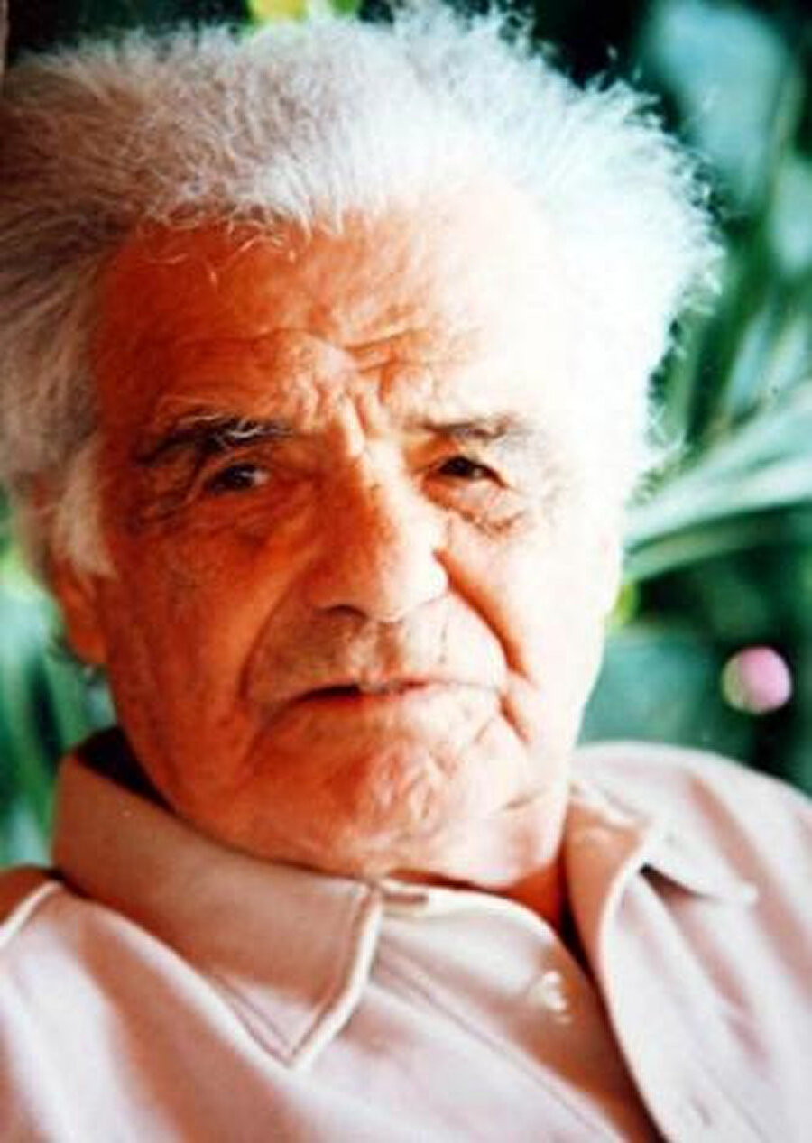 Nail Çakırhan Gazeteci , şair , siyasetçi ve son olarak da mimar olmayan bir mimar.