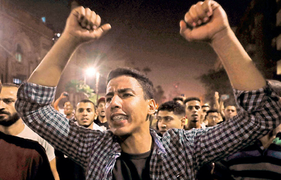 Mısır halkının yarısından çoğu yoksulluk sınırının altında yaşıyor.