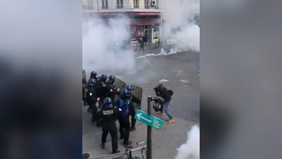 Polisler biber gazı ile müdahale etti